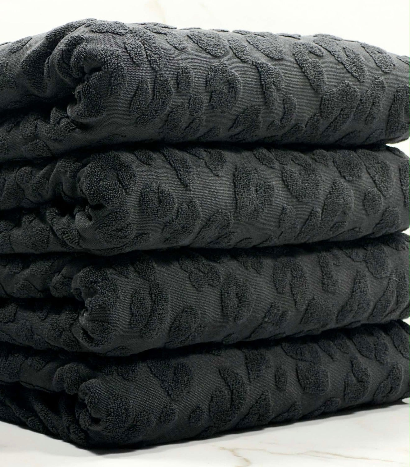 Leopard black towel